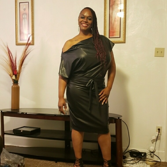 Dress - Picture 2 of 2